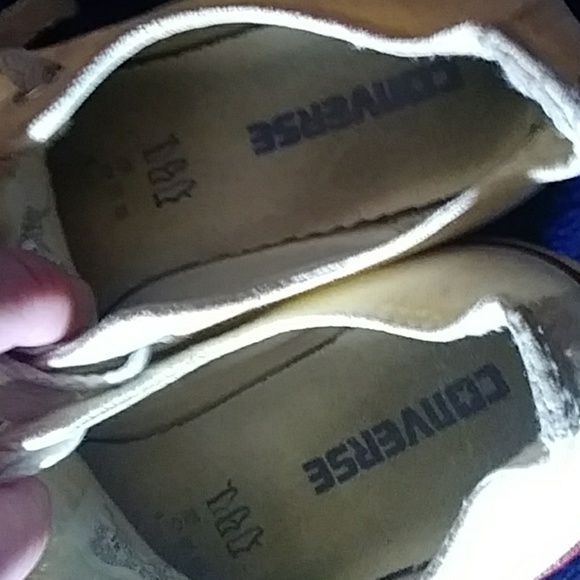 Converse sneakers or cream & red chucks - Picture 3 of 5